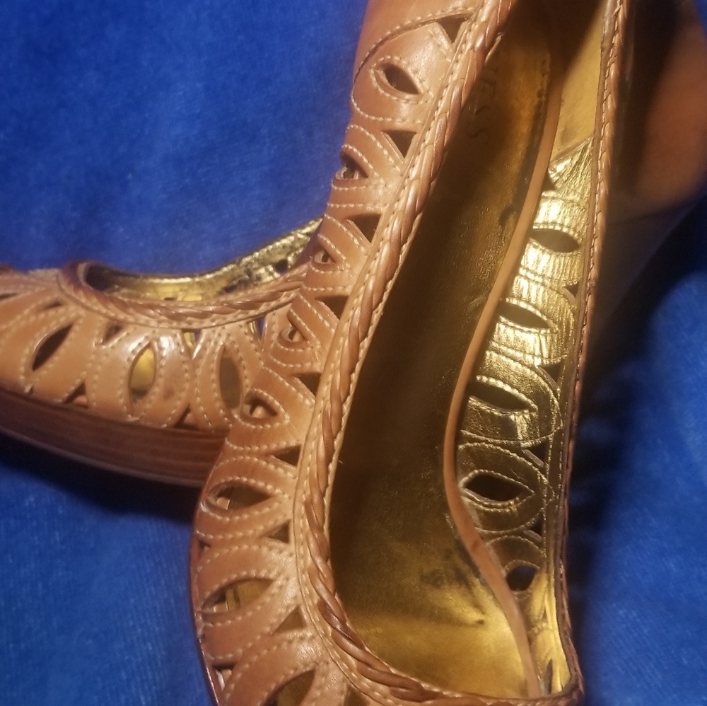 High heels - Picture 2 of 2